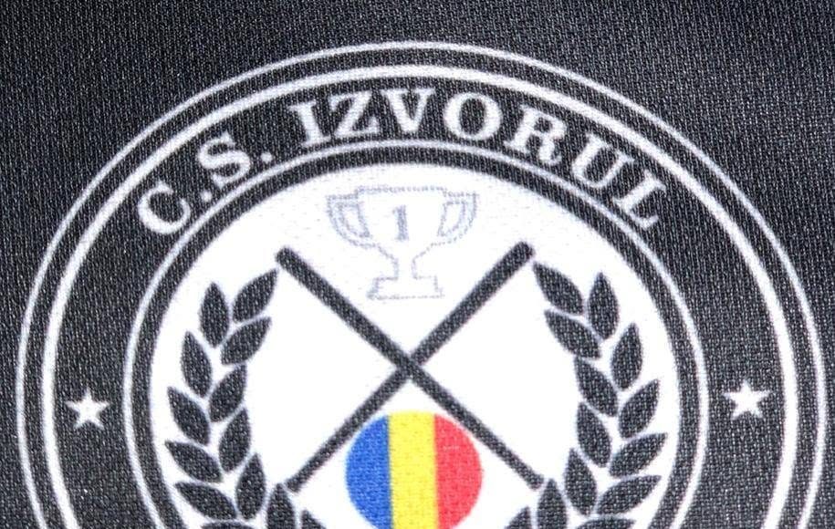 Fetele de la Izvorul Chiuiești luptă pentru medalii la Campionatul Național de Oină pe Plajă, între 21 și 23 august.